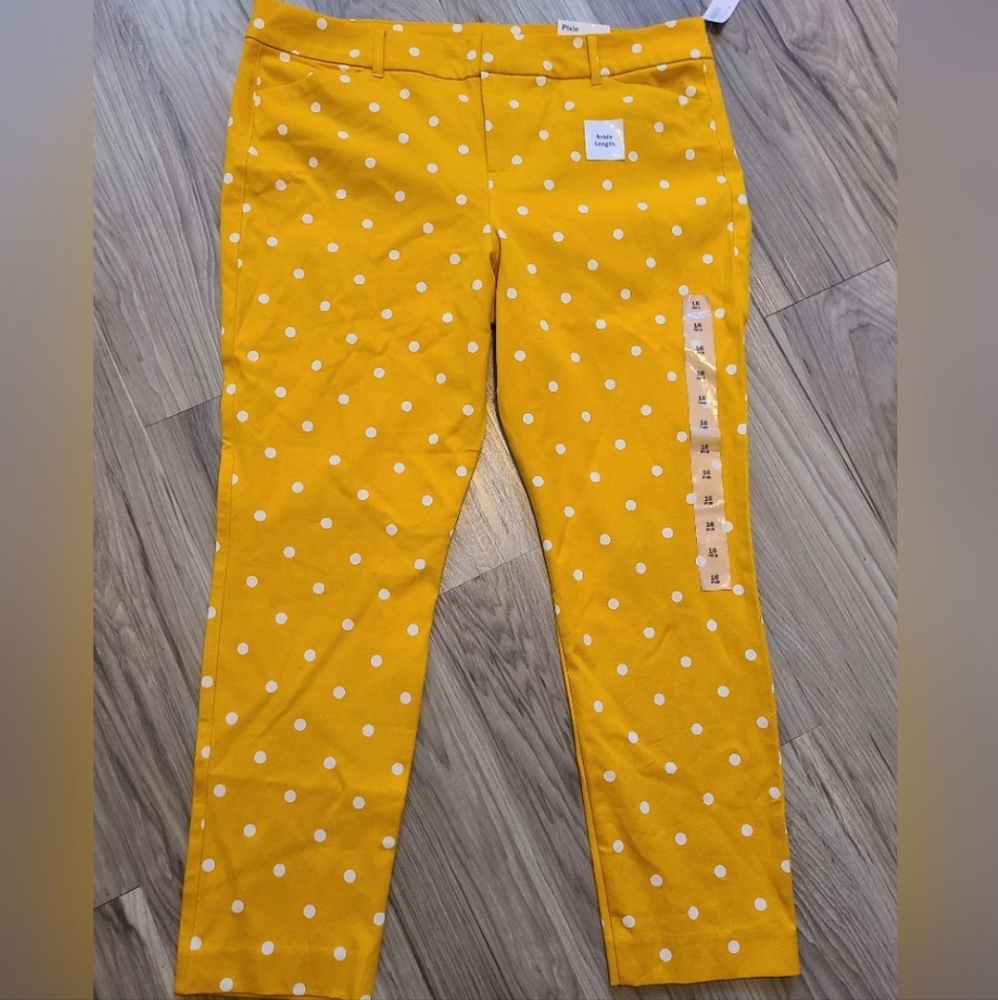 Old Navy Women's Yellow Polka Dot Pixie Pants Size 16
